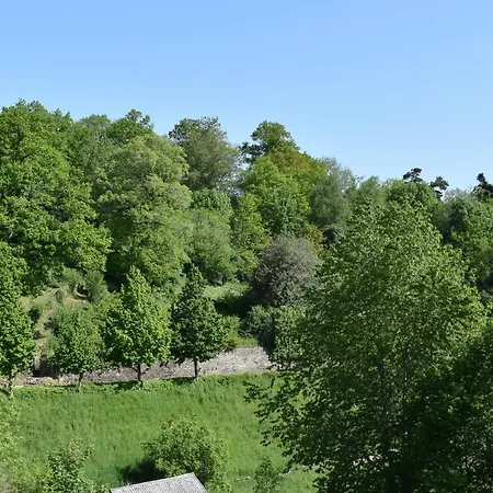 Nyaraló La Fangousse, Proche Pareloup